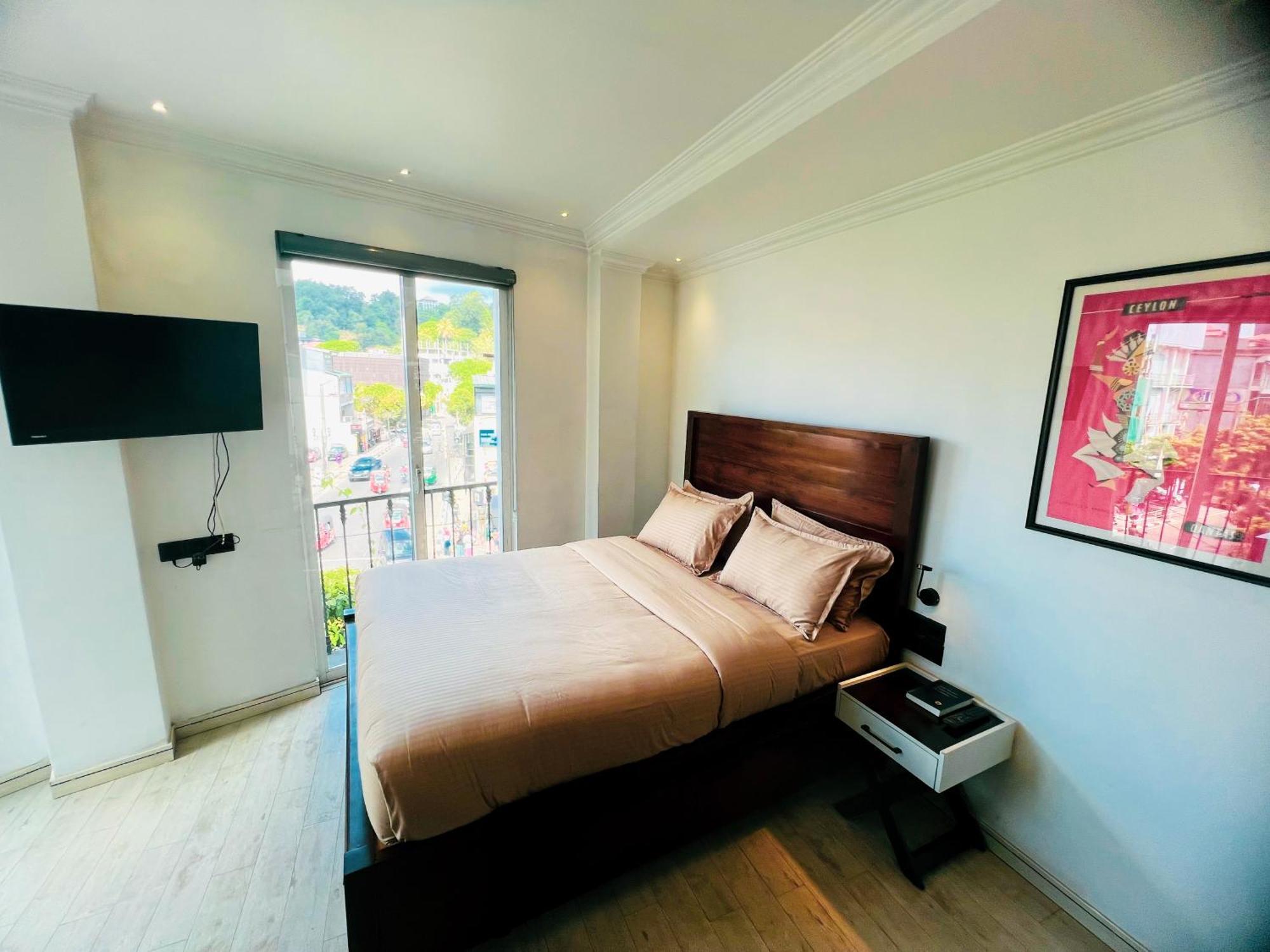فندق Bed Station 210 كاندي المظهر الخارجي الصورة