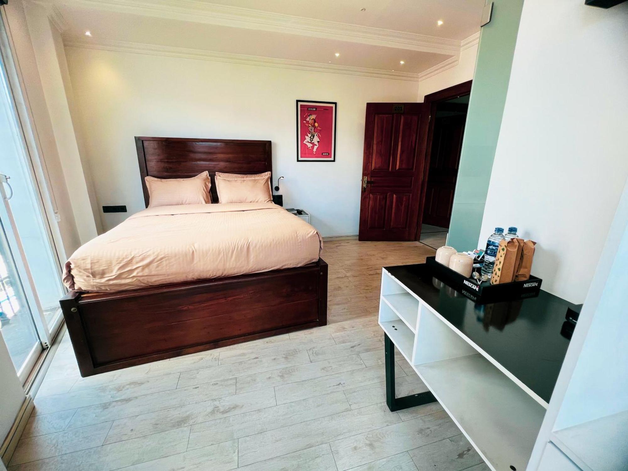 فندق Bed Station 210 كاندي المظهر الخارجي الصورة
