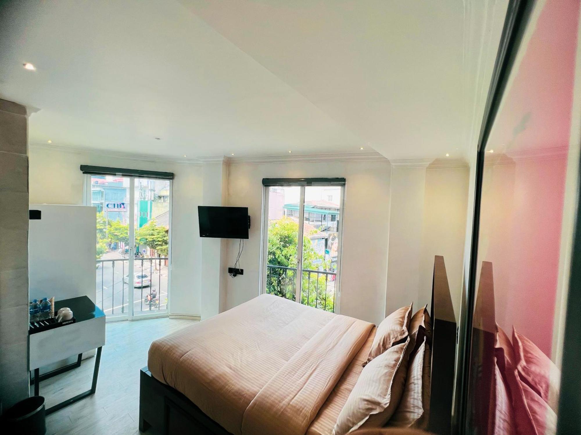 فندق Bed Station 210 كاندي المظهر الخارجي الصورة