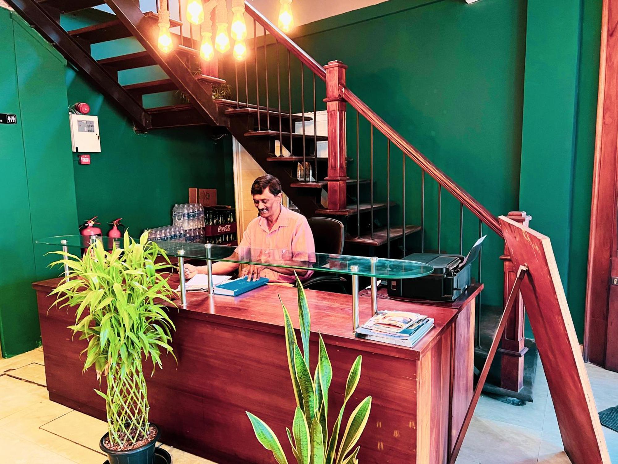 فندق Bed Station 210 كاندي المظهر الخارجي الصورة