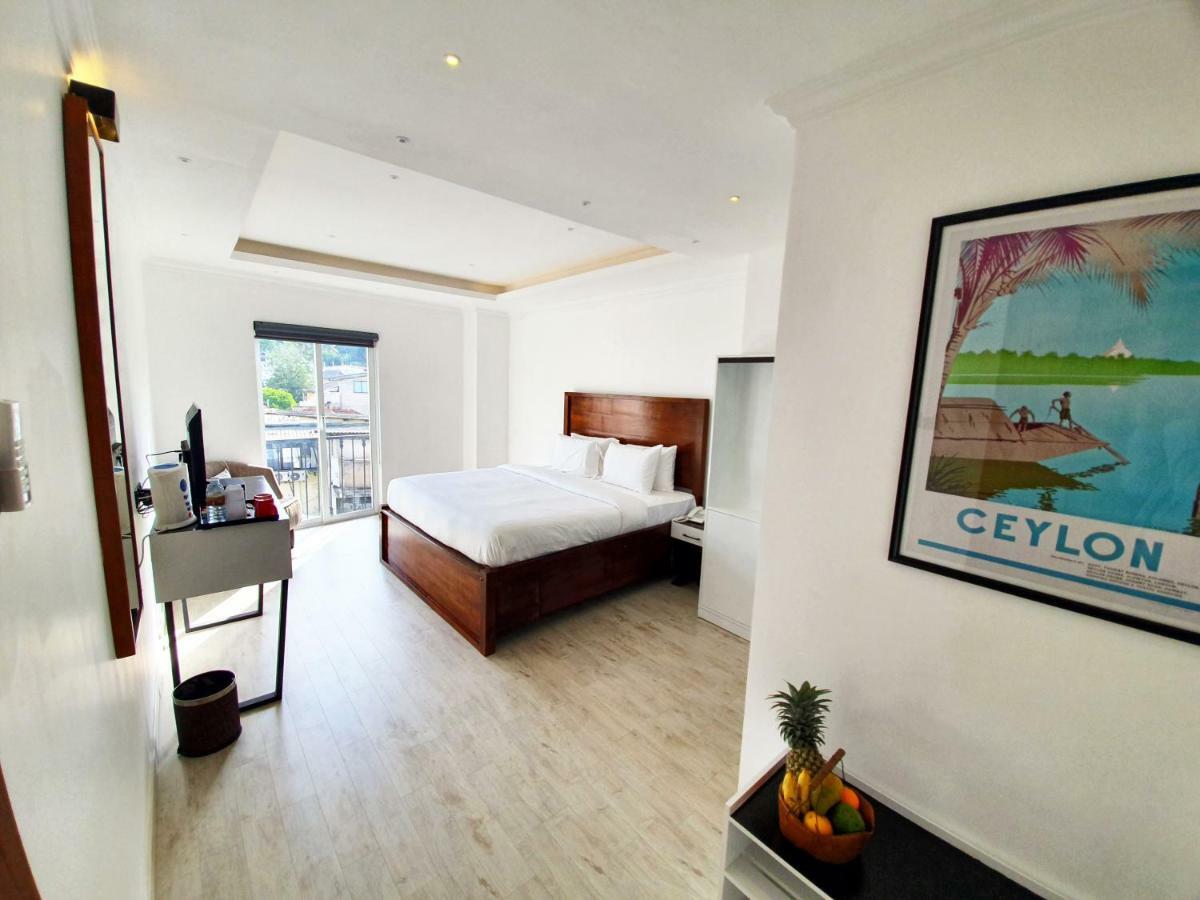 فندق Bed Station 210 كاندي المظهر الخارجي الصورة