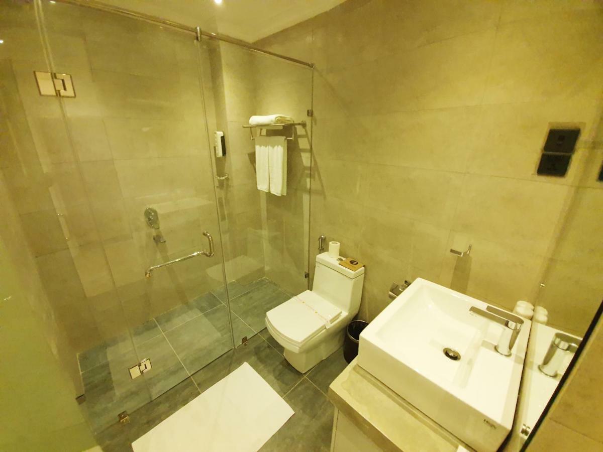 فندق Bed Station 210 كاندي المظهر الخارجي الصورة