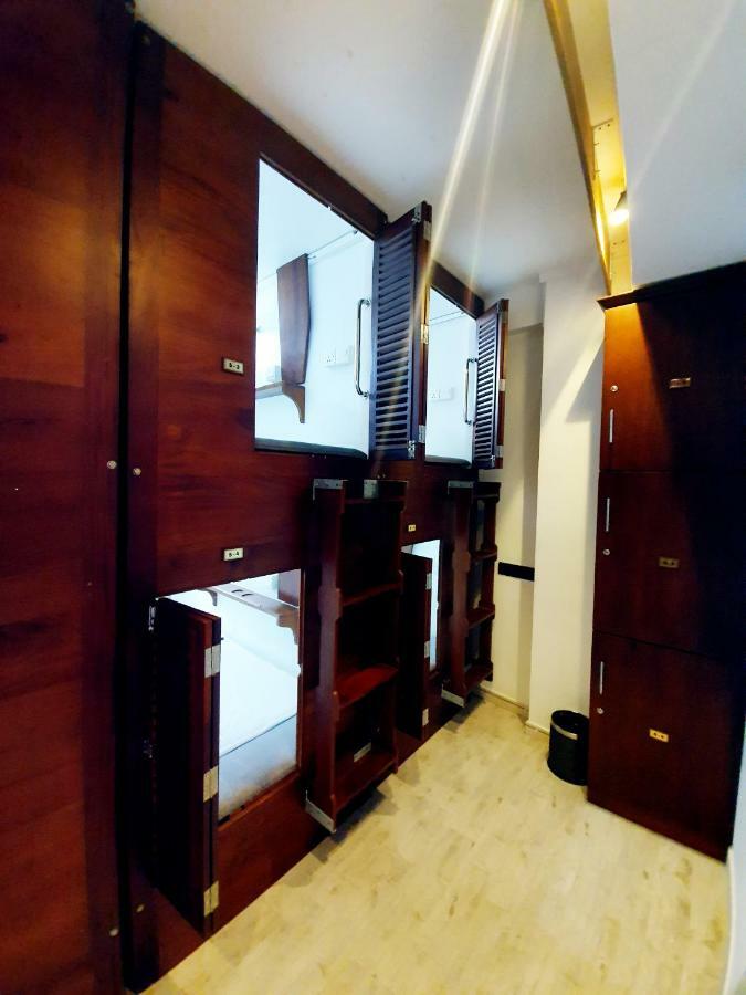 فندق Bed Station 210 كاندي المظهر الخارجي الصورة