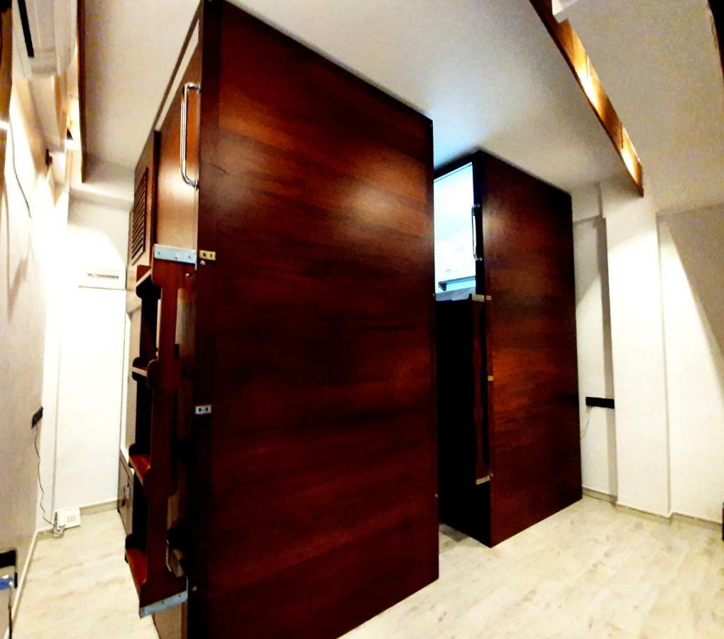فندق Bed Station 210 كاندي المظهر الخارجي الصورة