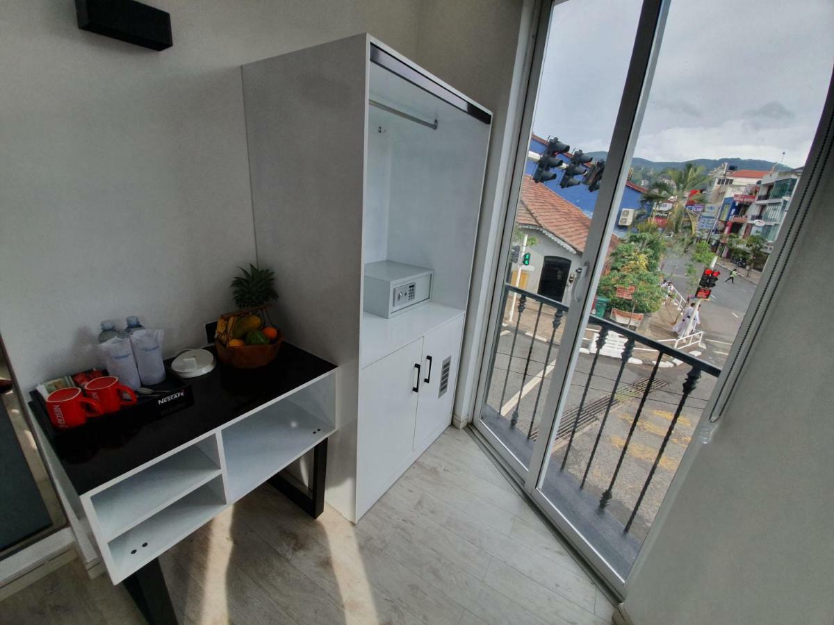 فندق Bed Station 210 كاندي المظهر الخارجي الصورة