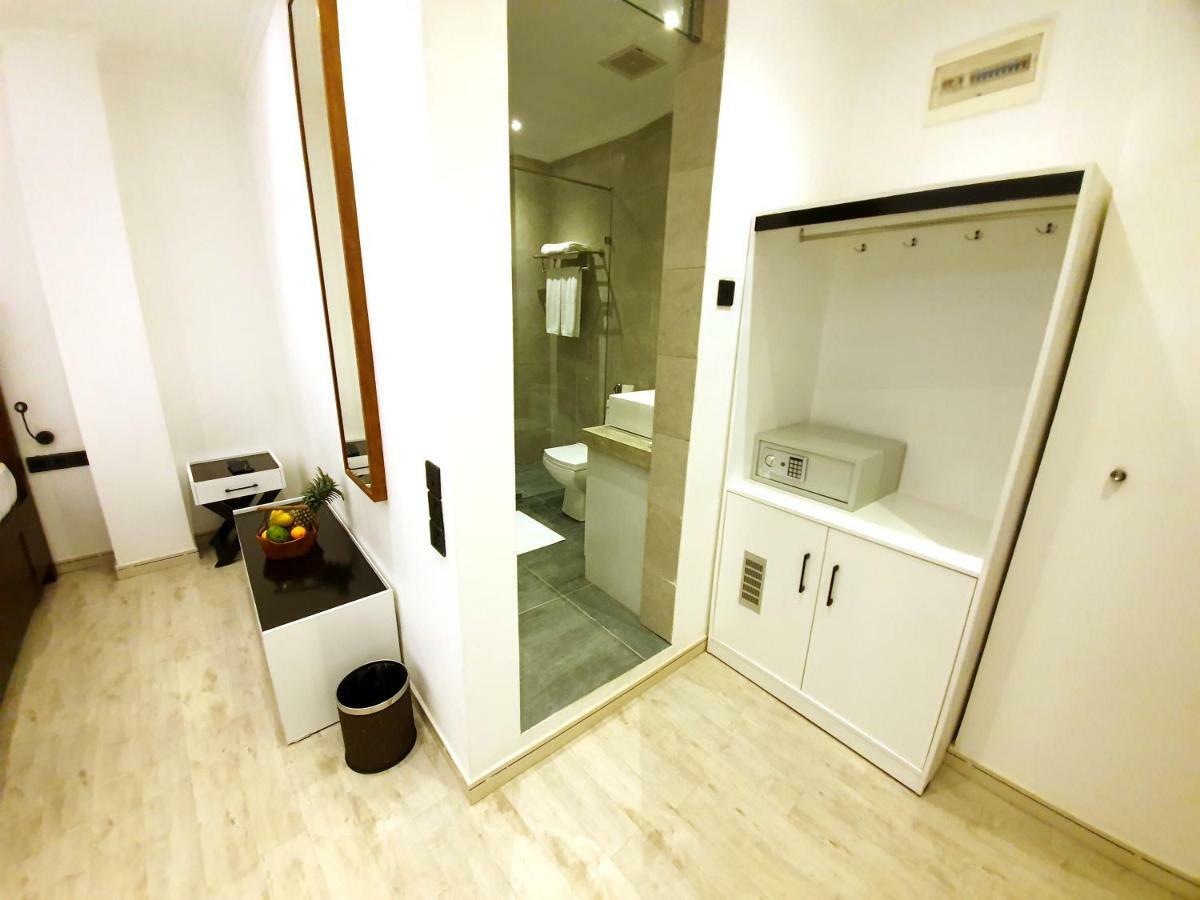 فندق Bed Station 210 كاندي المظهر الخارجي الصورة