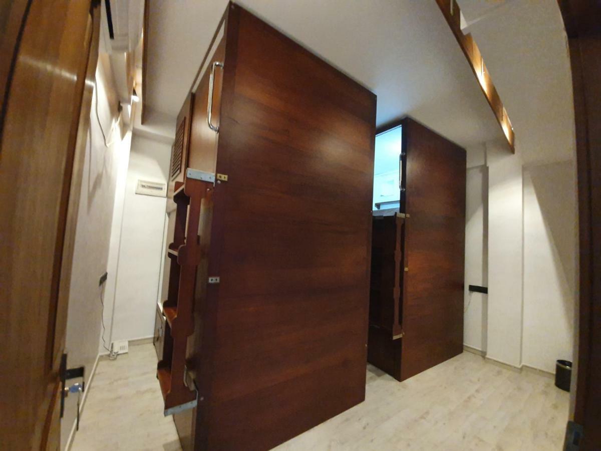 فندق Bed Station 210 كاندي المظهر الخارجي الصورة