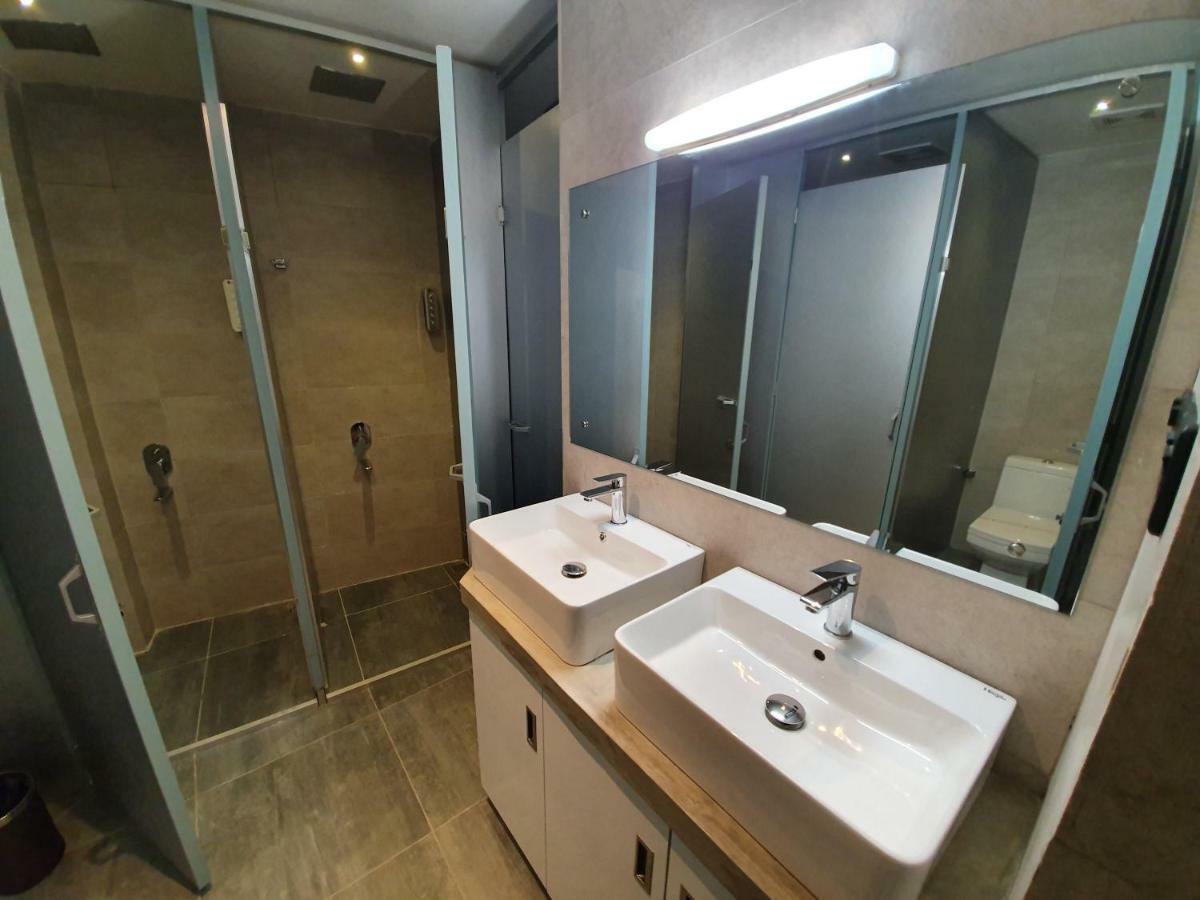 فندق Bed Station 210 كاندي المظهر الخارجي الصورة